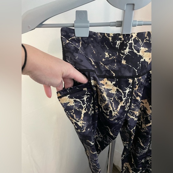 CVG size XS cropped gold marble leggings‎ - Picture 2 of 6
